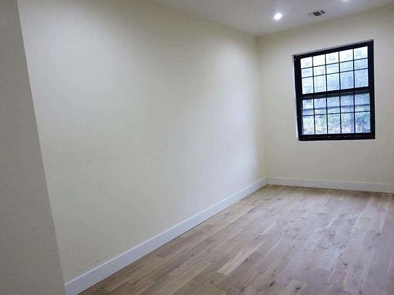 4th image of 526 Kosciuszko St #2