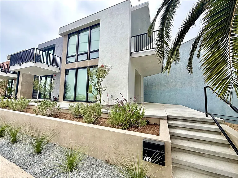 249 Seal Beach Blvd — Photo 1