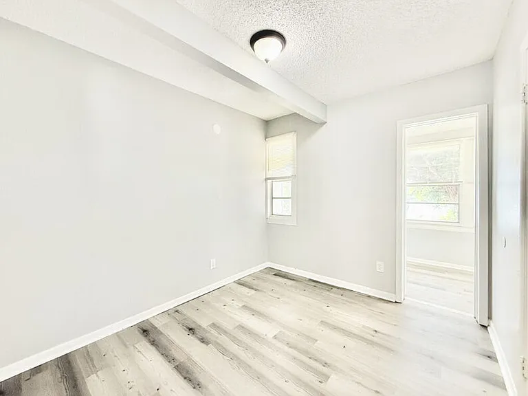 725 14th Ave S #D — Photo 22