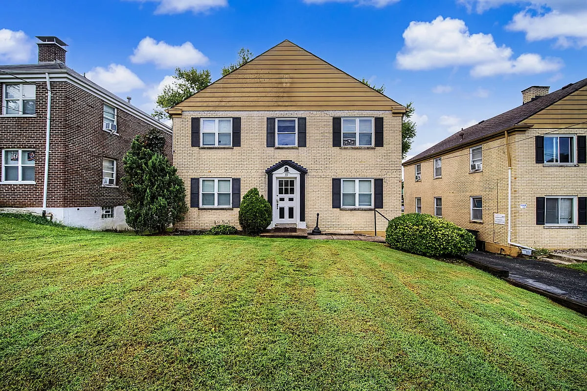 33 Gahl Ter Apt A — Photo 1