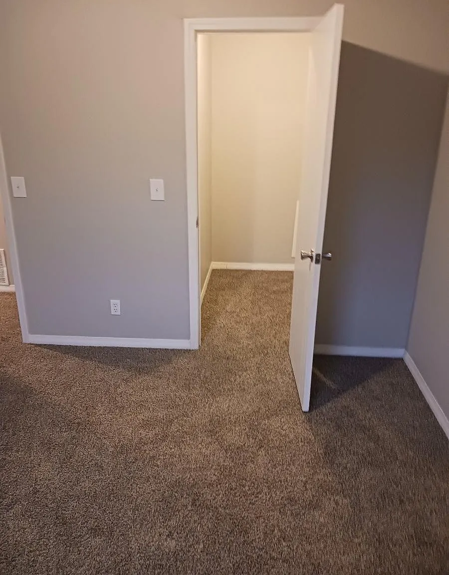 Seven Oaks Apartments — Photo 3