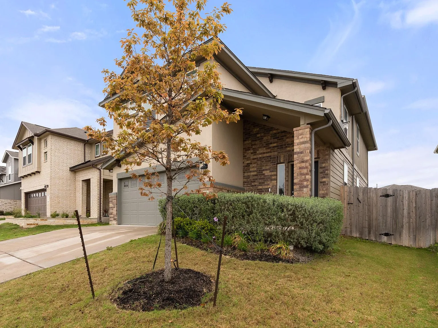 4 bed, 2.5 bath, 2253 sqft, $2,250 — Photo 2