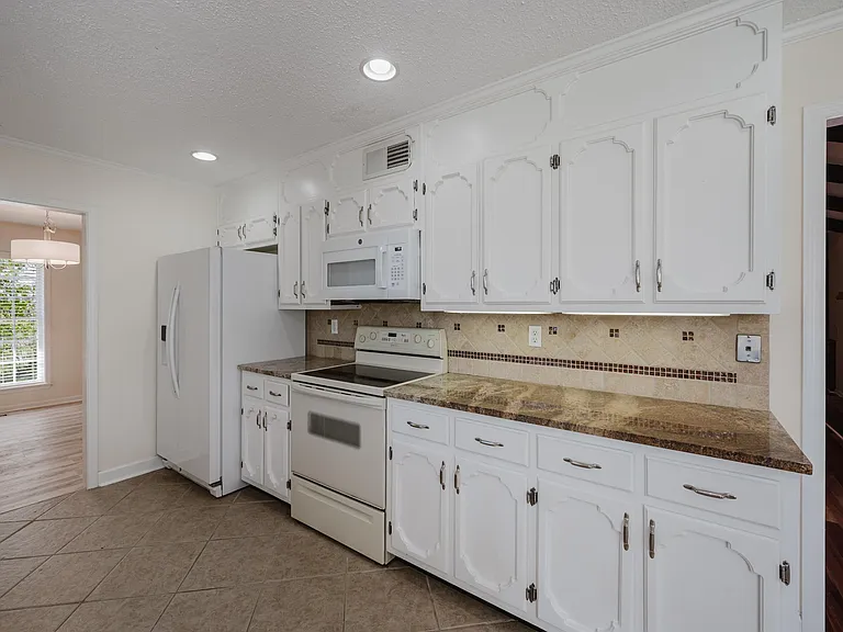 1828 Jacobs Ln — Photo 12
