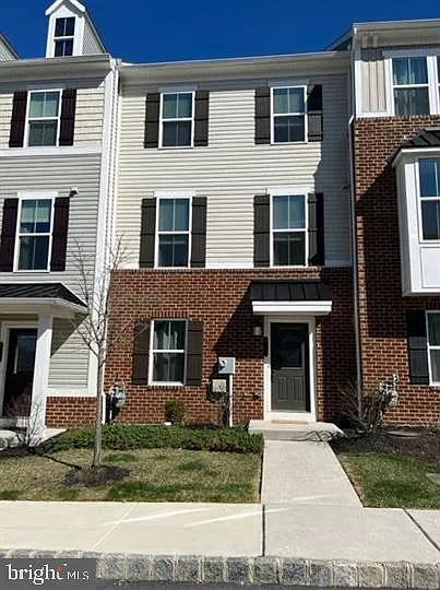 3 bed, 4.0 bath, 1760 sqft, $3,100 — Photo 1