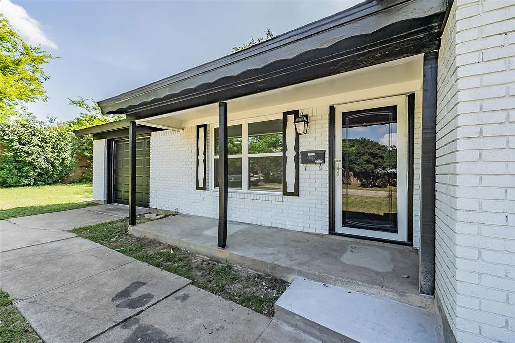 3 bed, 2.0 bath, 1410 sqft, $2,200 — Photo 4