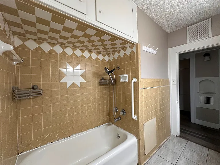 2403 Austin Ave — Photo 8