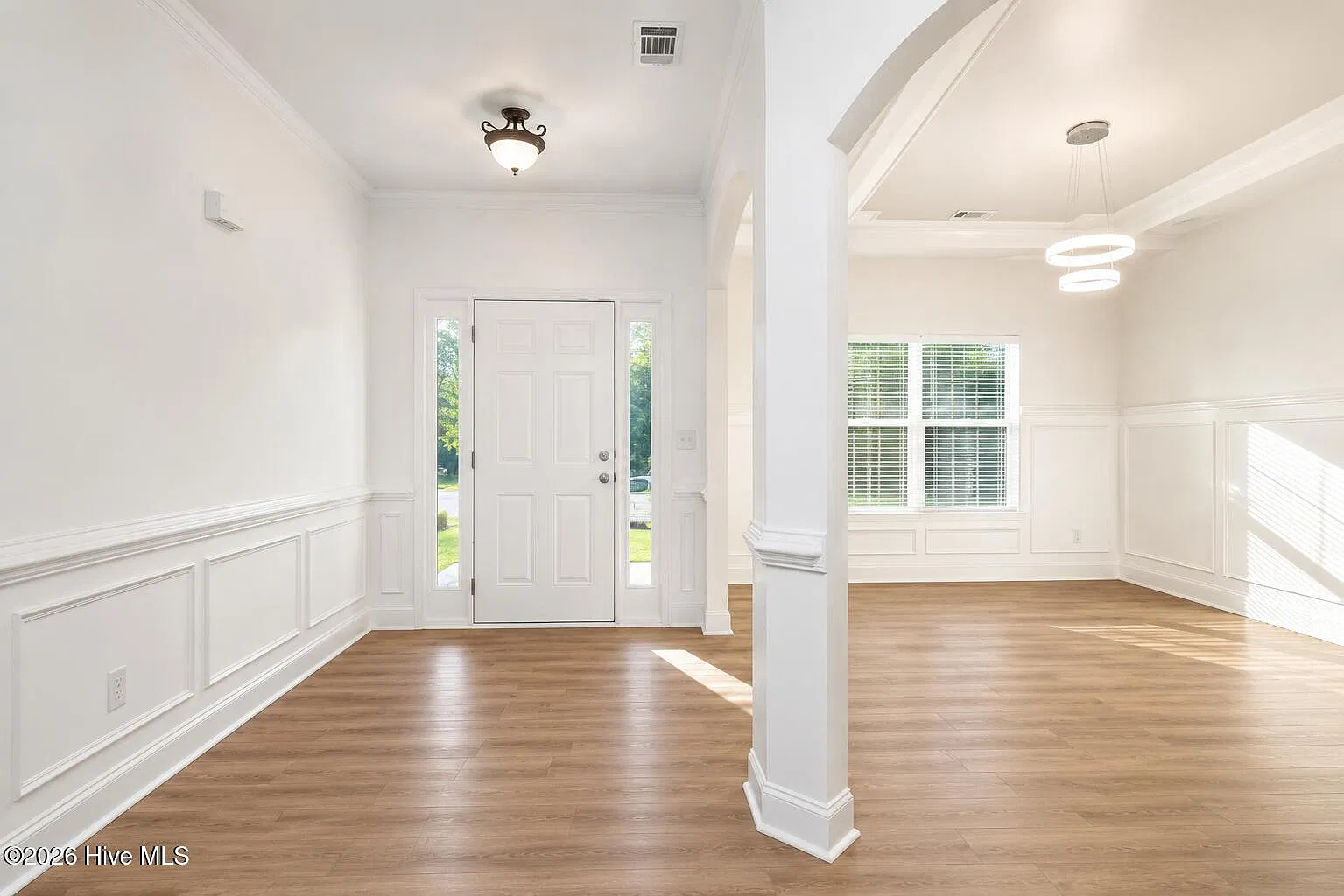 4 bed, 2.5 bath, 2450 sqft, $2,600 — Photo 2