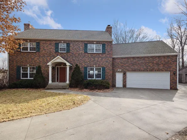 202 E Golden Lake Cir, Circle Pines, MN 55014