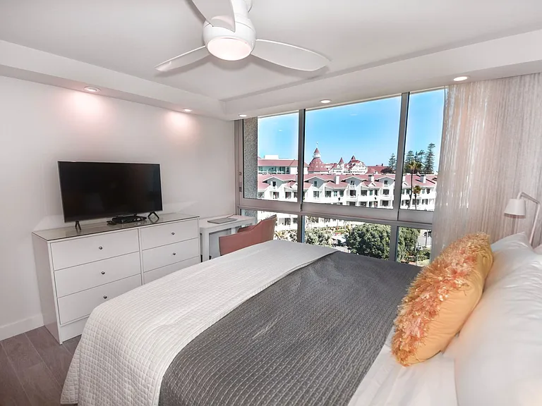 1720 Avenida Del Mundo #402 — Photo 18