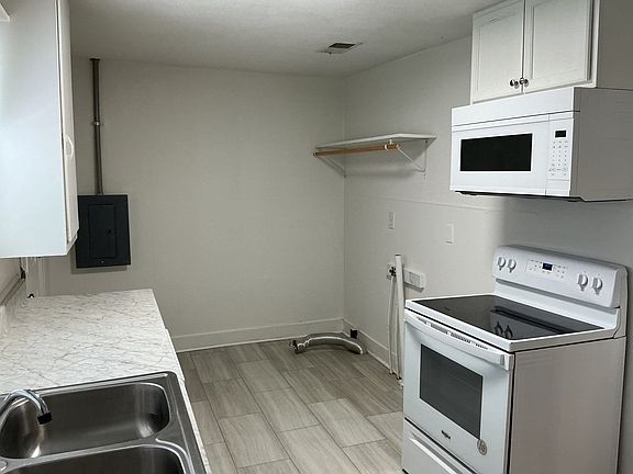 3rd image of 318 Linden St