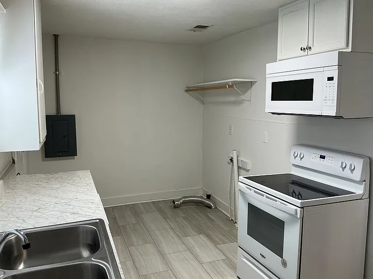 318 Linden St — Photo 3