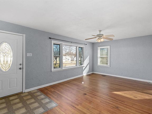 3rd image of 9824 Eastbrook Dr