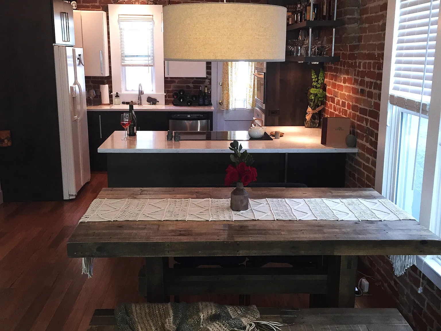 2 bed, 850 sqft, $2,550 — Photo 4