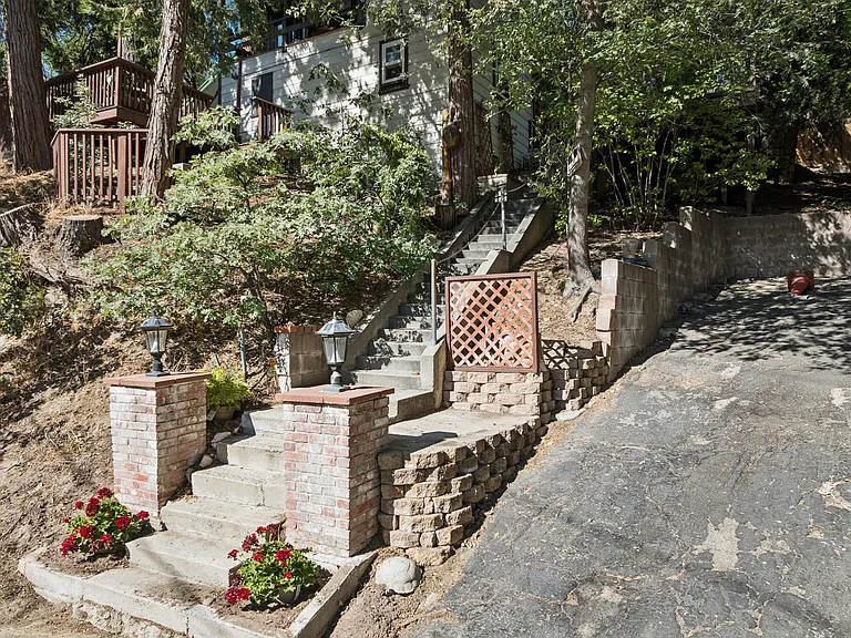 28997 Palisades Dr — Photo 17