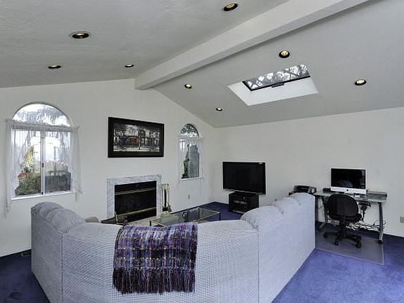 3rd image of 2406 Cady Ct