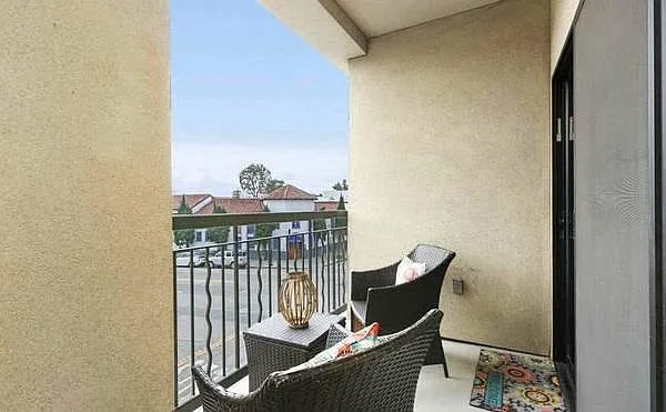 3 bed, 2.5 bath, 1443 sqft, $4,900 — Photo 2