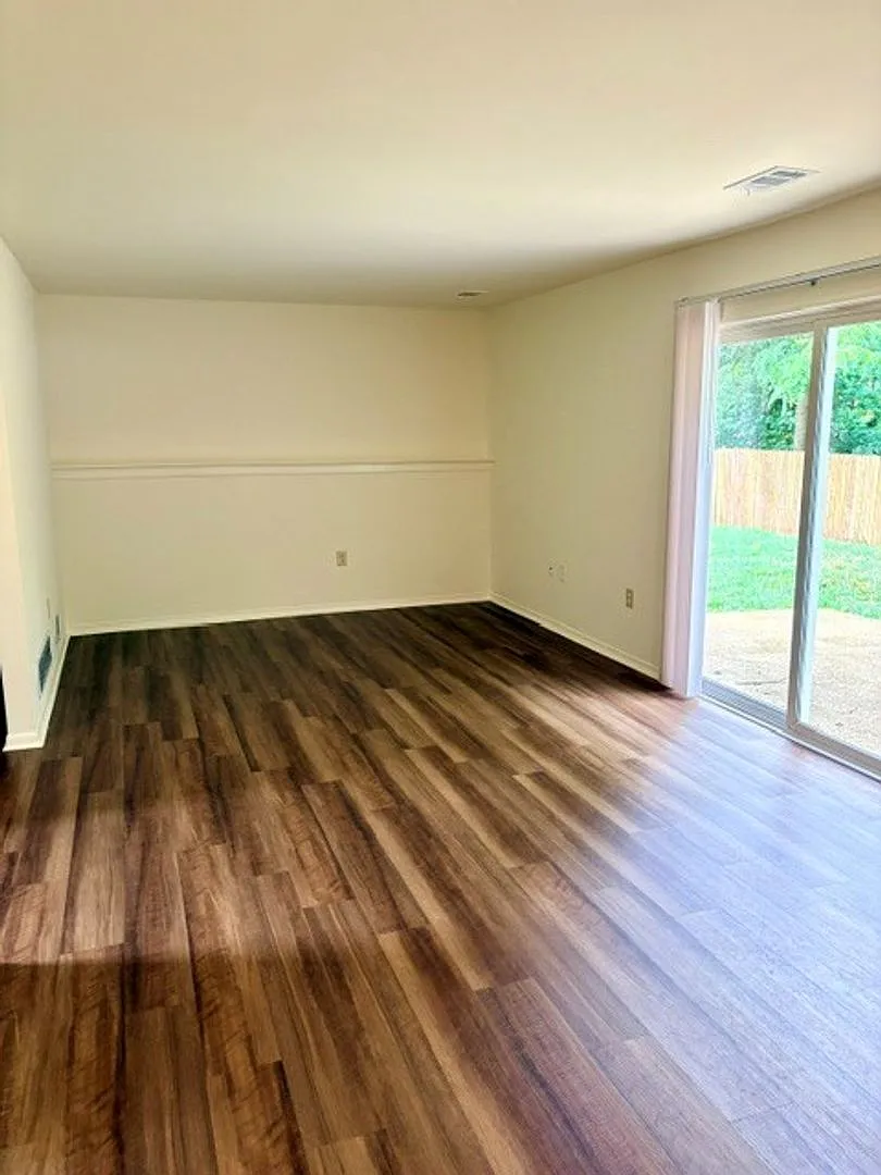 3 Bedroom Townhouse in Arnold — Photo 4