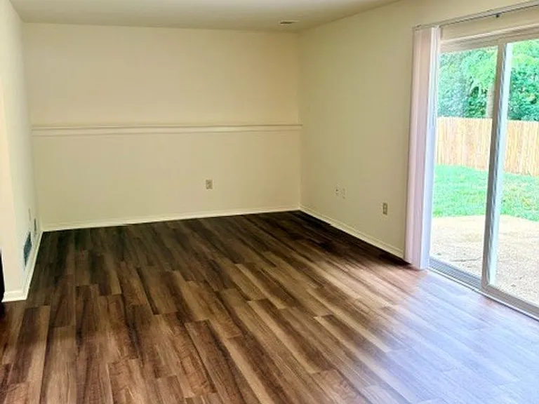 1084 Brightleaf Ct — Photo 4