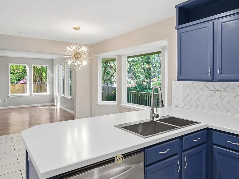 13811 Stone Hollow Dr — Photo 12