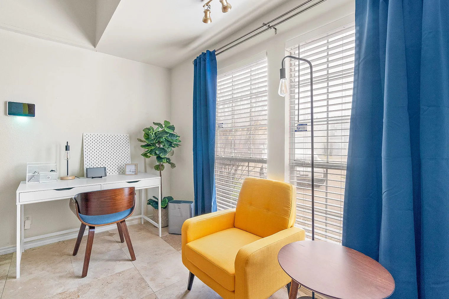 3 bed, 2.0 bath, 1216 sqft, $3,256 — Photo 4