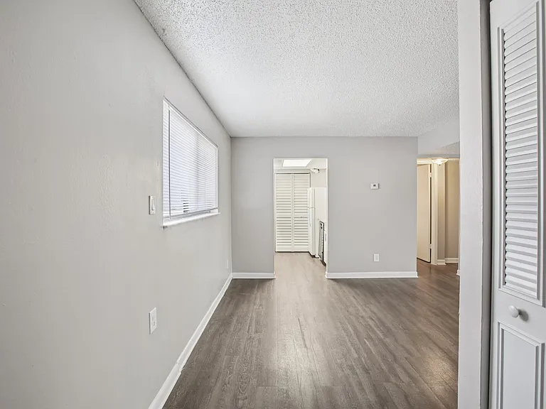 Meridian Luxury Condominiums — Photo 14