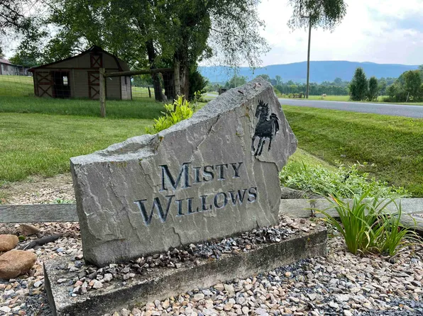 627 Horseshoe Cir, Stuarts Draft, VA 24477