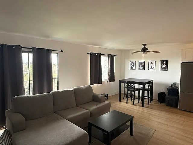 2 bed, 1.5 bath, 987 sqft, $3,200 — Photo 3