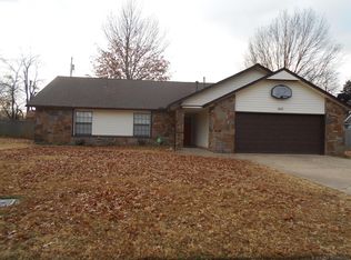 1807 SW 4th St, Wagoner, OK 74467