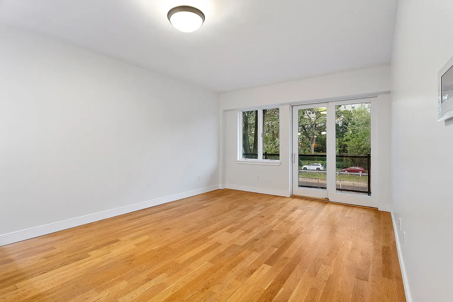 2727 Henry Hudson Parkway West — Photo 2