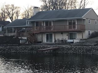 1318 W Shore Dr, Pekin, IL