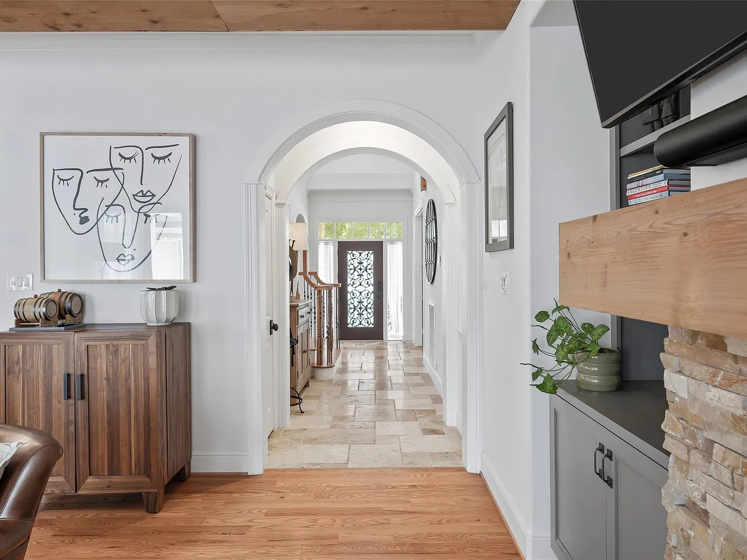 5 bed, 4.0 bath, 3599 sqft, $6,850 — Photo 4