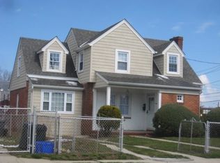 72 Phipps Ave, East Rockaway, NY 11518