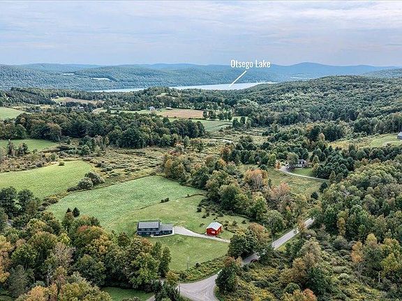 3rd image of 670 Glimmerglen Rd