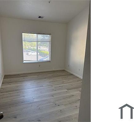 3rd image of 7003 Rodling Dr Unit G
