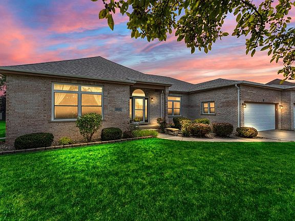 3rd image of 8947 Willow Ln
