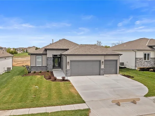 9257 Saddletop St, Lenexa, KS 66227