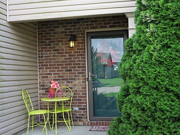 2nd image of 2552 Rockaway Pl