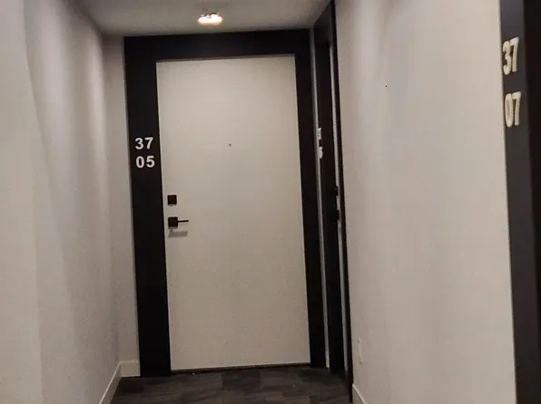 319 Jarvis St #3705, Toronto, ON M5B 0C8