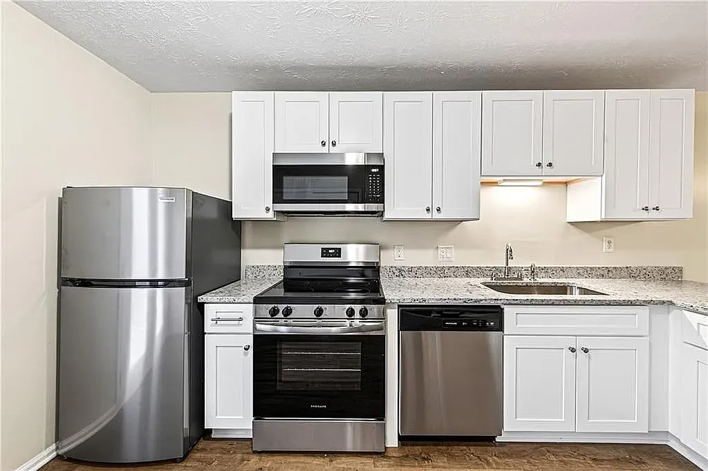 2 bed, 1.5 bath, 952 sqft, $1,500 — Photo 2