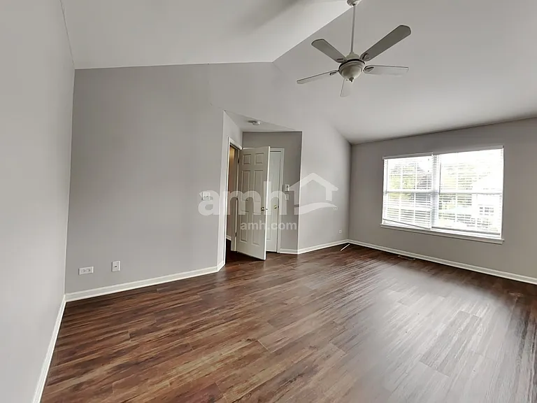 1372 Deer Creek Ln — Photo 13