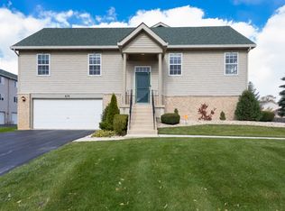 610 Parkview Ln, Lockport, IL 60441