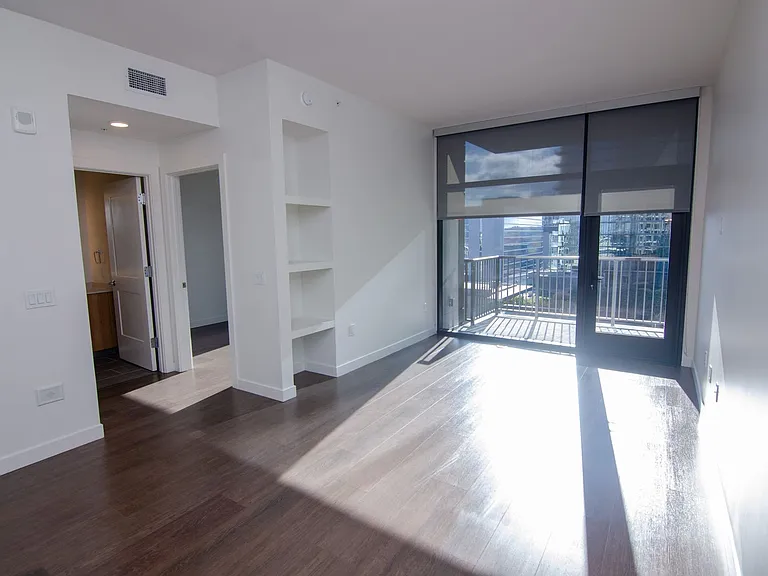 1212 Demonbreun St #910 — Photo 8