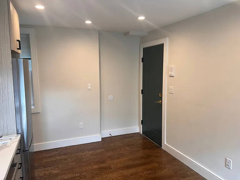 366 Hanover St #7 — Photo 5