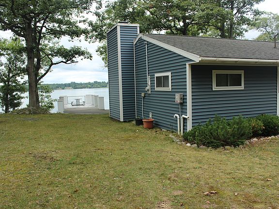 3rd image of 130 S Oak Dr