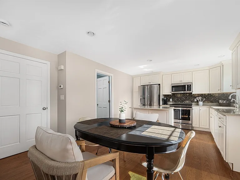 318 Sutton St #0 — Photo 7