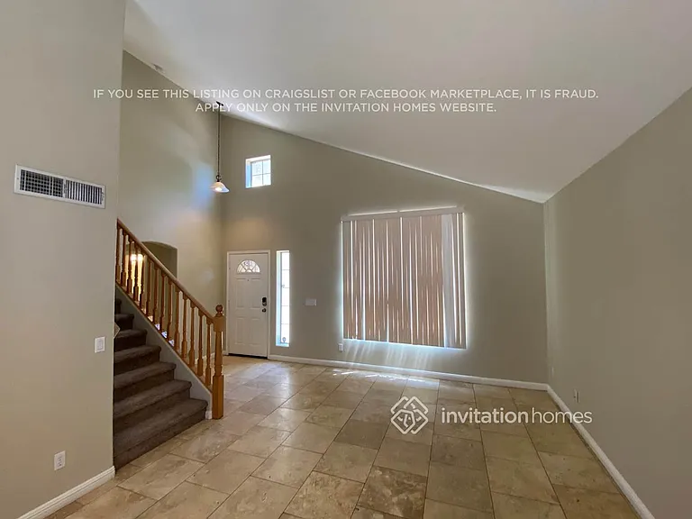 764 W La Pryor Ln — Photo 3