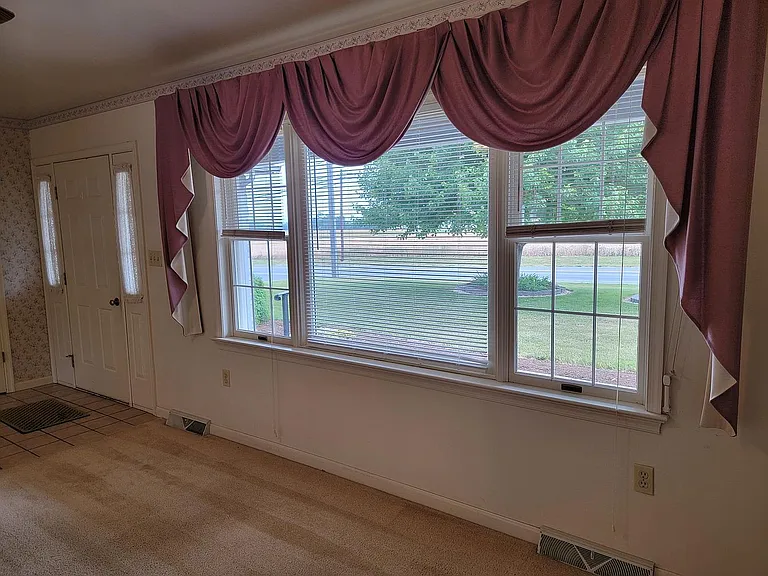 478 N Railroad Ave — Photo 2