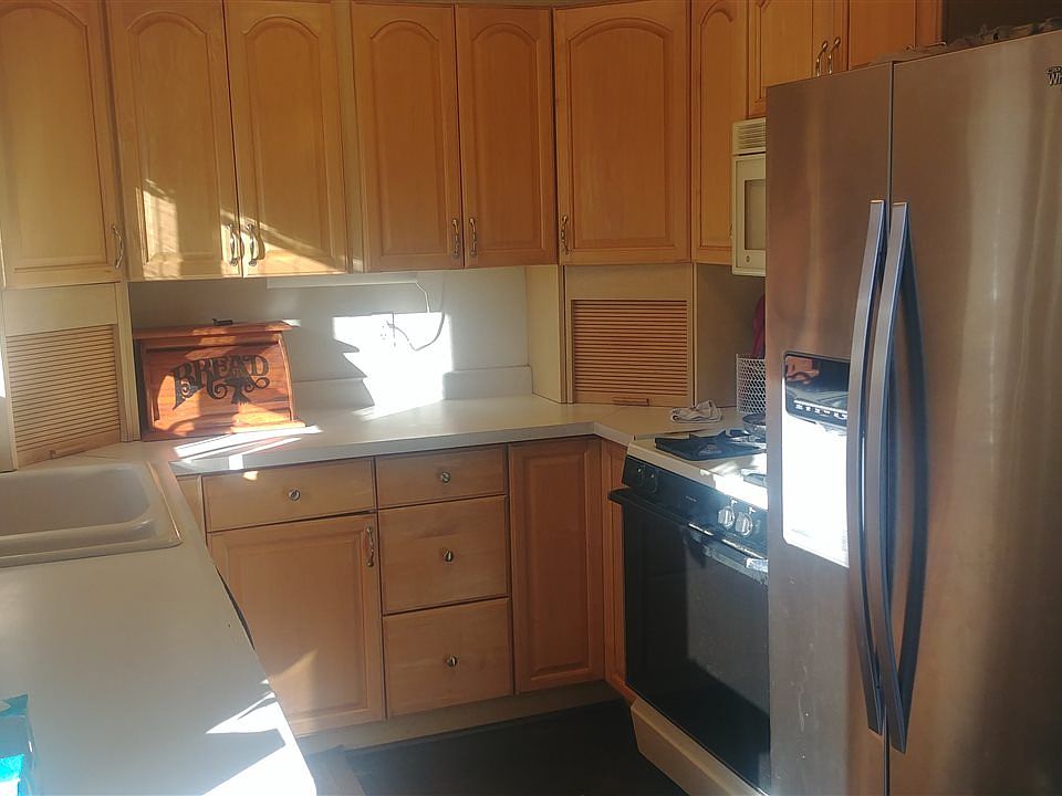 2nd image of 527 Garland St