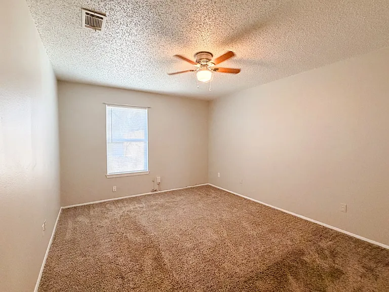 333 Charles St — Photo 16