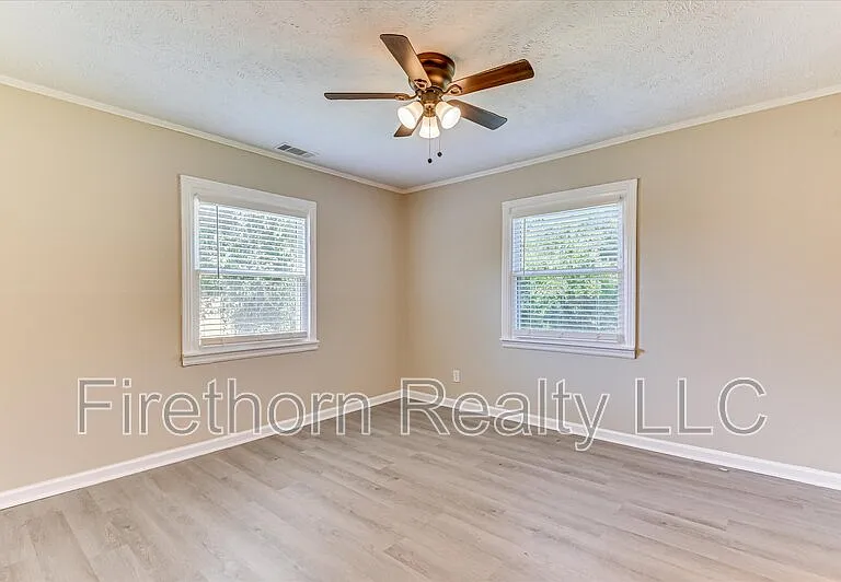 924 Royalette Ave — Photo 21